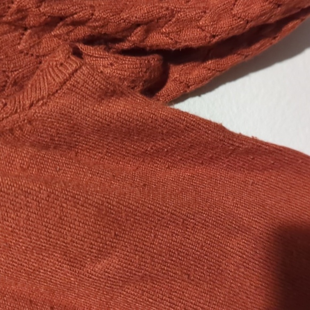 Marked‎ sweater small - Picture 9 of 9
